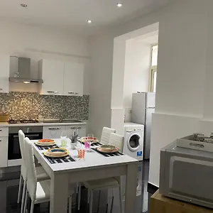 https://casa-pirandello-12.taorminaitalyhotels.com